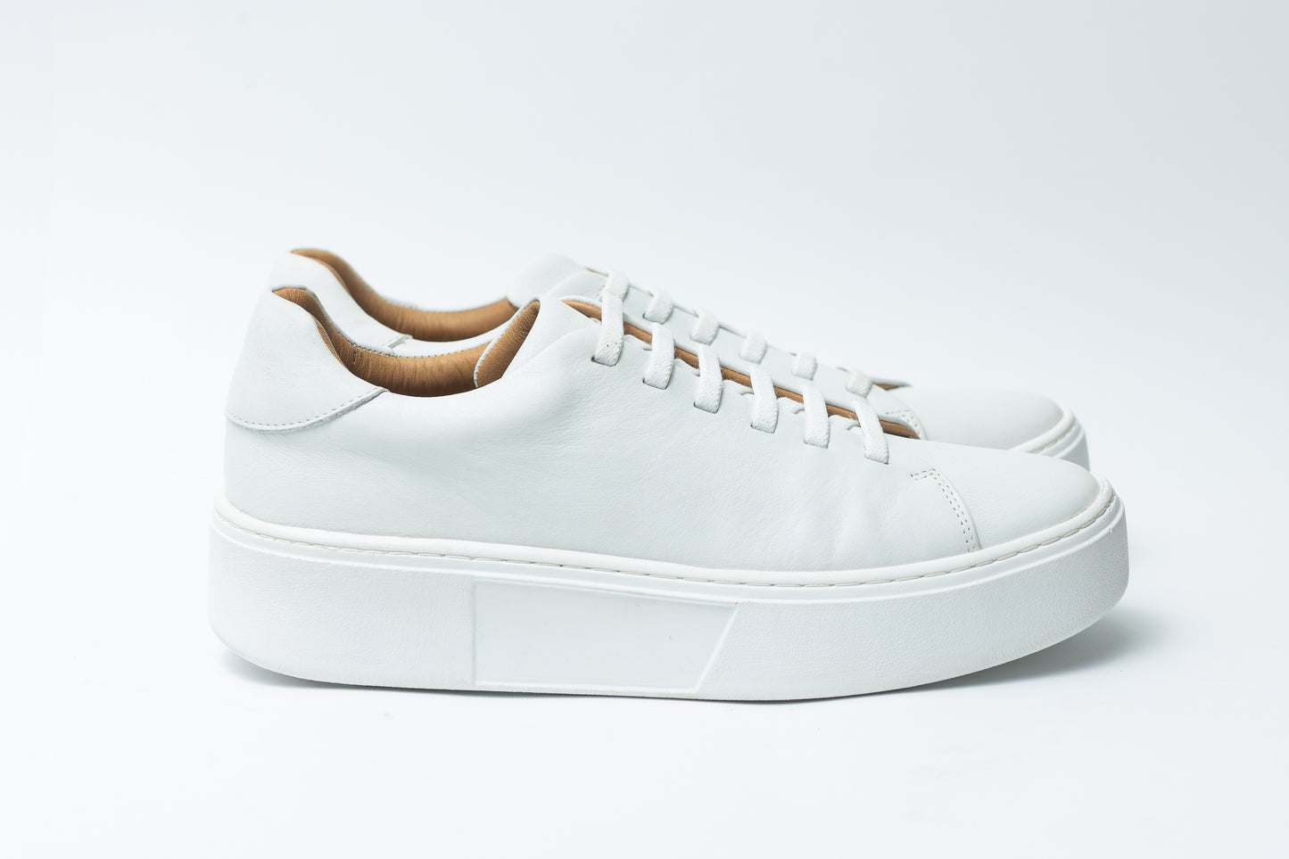 Sneaker Masculino em Couro Branco