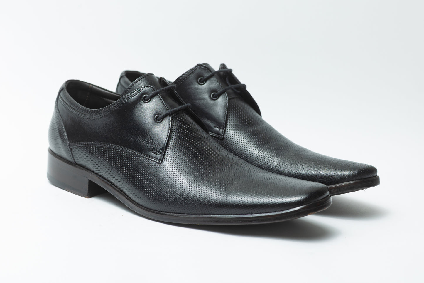 Sapato De Couro Preto Degradê Microfuros